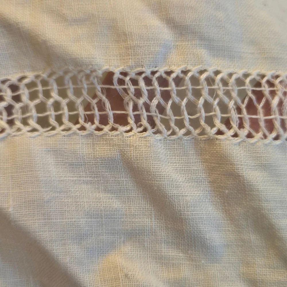 Off‎ White Linen Hand Embroidered Crochet Lace Bedspread Victorian Clover Vtg
